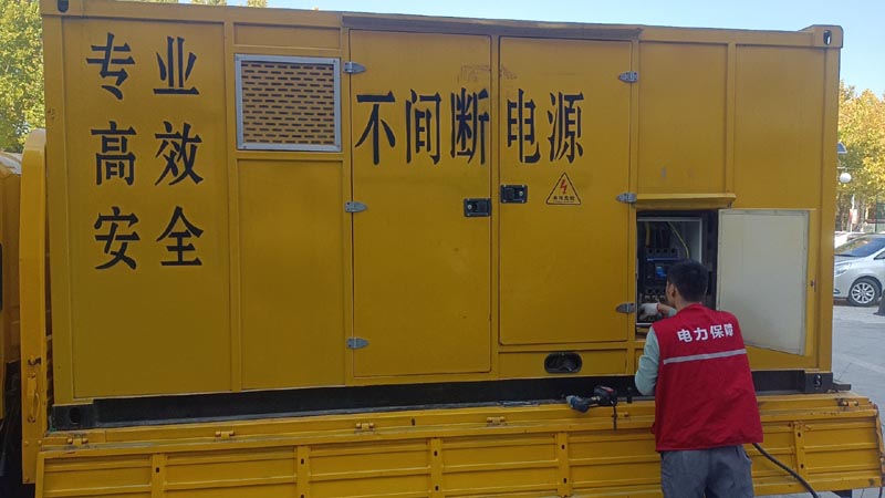 格尔木柴油发电机组和UPS电源配合使用时，如何避免切换过程中的电力中断？